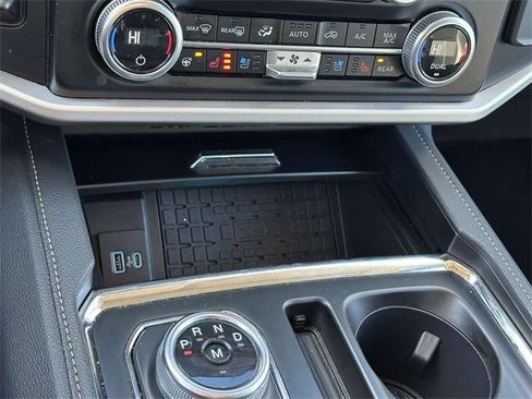 Used 2024 Ford Expedition Max XLT image 12