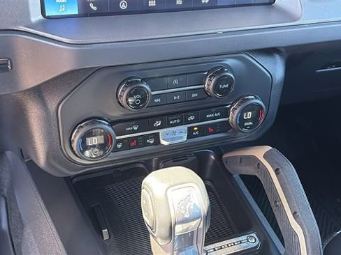 Used 2025 Ford Bronco Badlands w/ Sasquatch Package AWD/4WD image 17