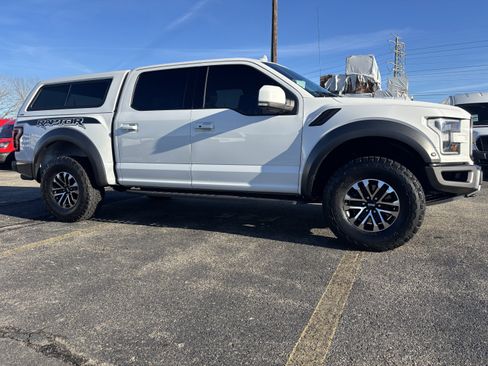 Used 2020 Ford F150 Raptor w/ Equipment Group 802A Luxury image 4