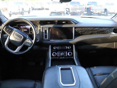 Used 2021 GMC Yukon Denali w/ Denali Premium Package AWD/4WD image 8