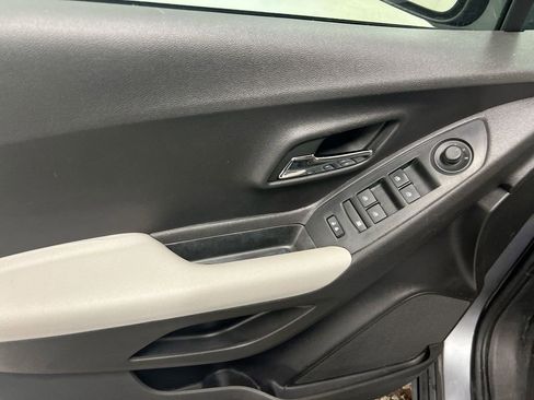Used 2020 Chevrolet Trax LS FWD image 20