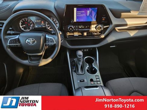 Used 2023 Toyota Highlander L image 27