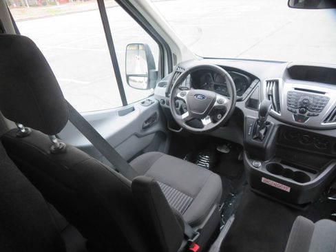 Used 2019 Ford Transit 150 XLT image 29