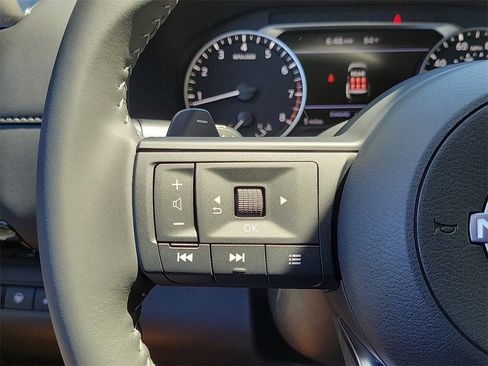 New 2025 Nissan Pathfinder SV image 6