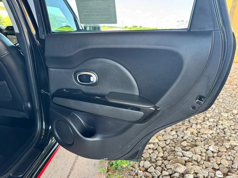 Used 2018 Kia Soul ! FWD image 20