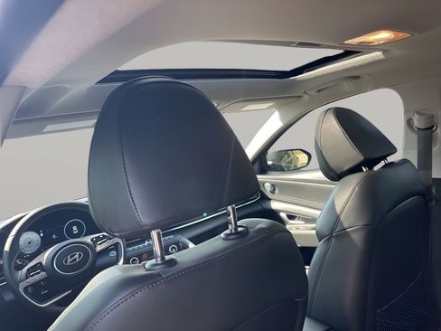 Used 2024 Hyundai Elantra Limited image 23