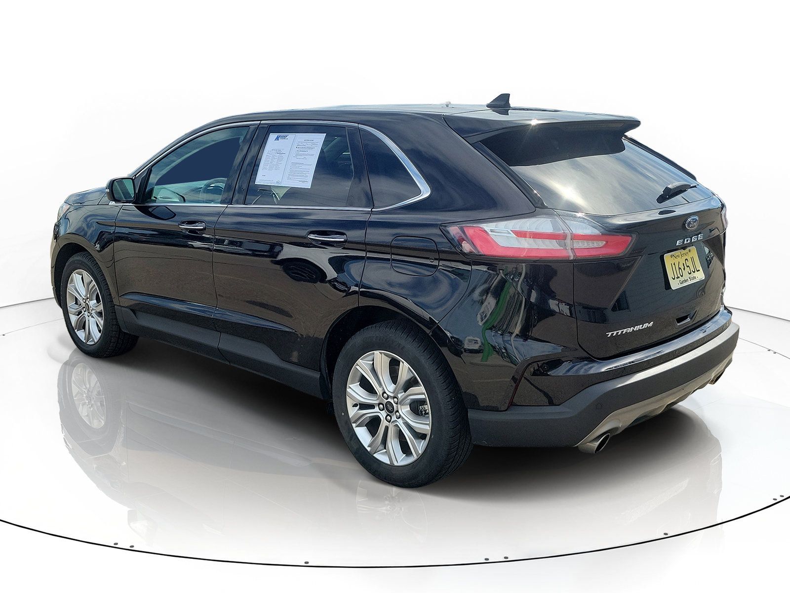 Used 2023 Ford Edge Titanium AWD/4WD image 4