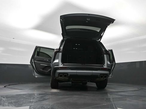 Used 2024 Chevrolet Traverse LT image 37