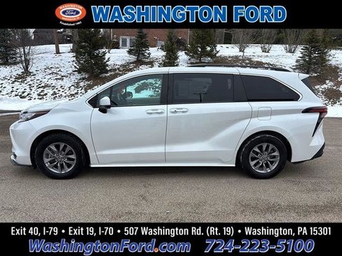 Used 2022 Toyota Sienna XLE image 1