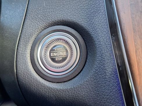 Used 2022 Mercedes-Benz GLC 300 4MATIC image 23