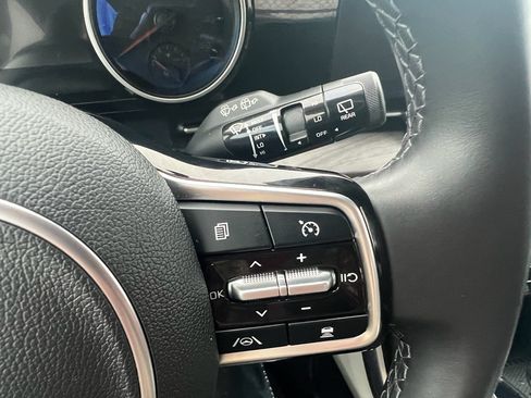 Used 2023 Kia Carnival EX FWD image 23