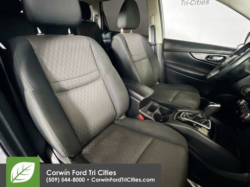 Used 2018 Nissan Rogue SV image 17