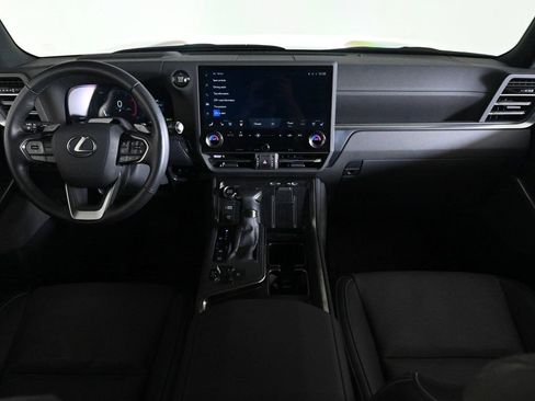 Used 2025 Lexus GX 550 image 9