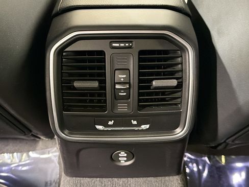 Certified 2023 Porsche Macan image 20