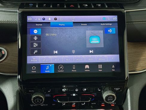 Used 2022 Jeep Grand Cherokee Summit w/ Advanced Protech Group IV AWD/4WD image 21