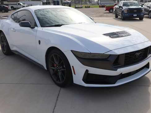 Used 2025 Ford Mustang Dark Horse image 3