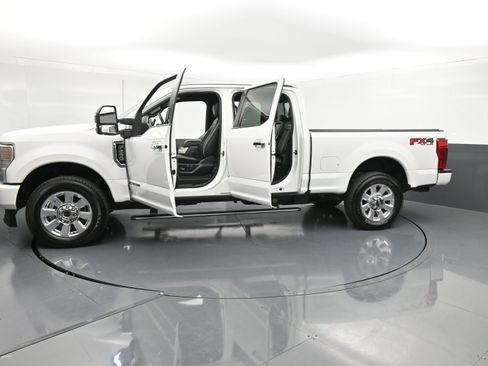 Used 2022 Ford F250 Platinum w/ FX4 Off-Road Package image 39