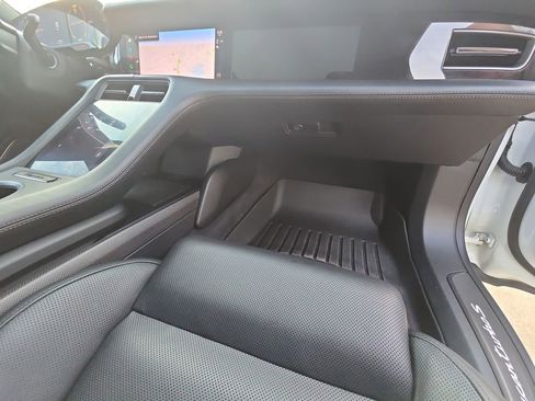 Used 2020 Porsche Taycan Turbo S image 30