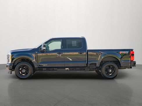Used 2023 Ford F250 XLT w/ XLT Premium Package AWD/4WD image 3