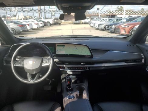 Used 2025 Cadillac XT4 Premium Luxury image 9