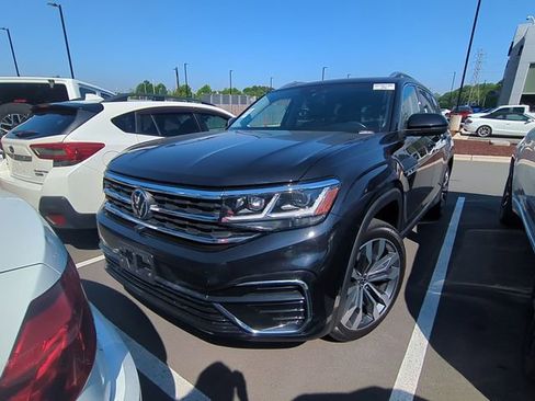 Used 2023 Volkswagen Atlas SEL Premium AWD/4WD image 2