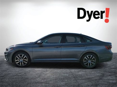 Used 2025 Volkswagen Jetta SE image 7