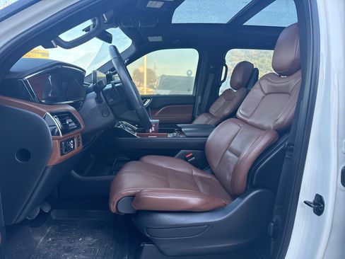 Used 2024 Lincoln Navigator L Reserve image 7