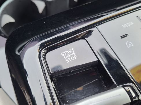 Certified 2025 BMW 530i xDrive 530i xDrive w/ Premium Package image 27