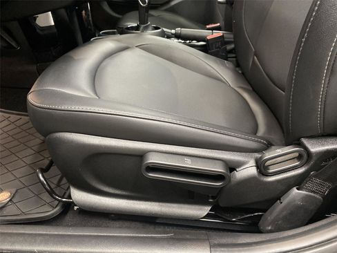 Certified 2022 MINI Cooper 4-Door Hardtop image 18