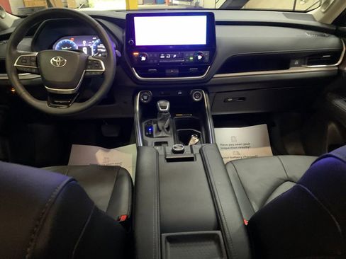 Used 2026 Toyota Grand Highlander AWD image 16