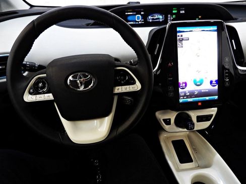 Used 2018 Toyota Prius Prime Advanced FWD image 18