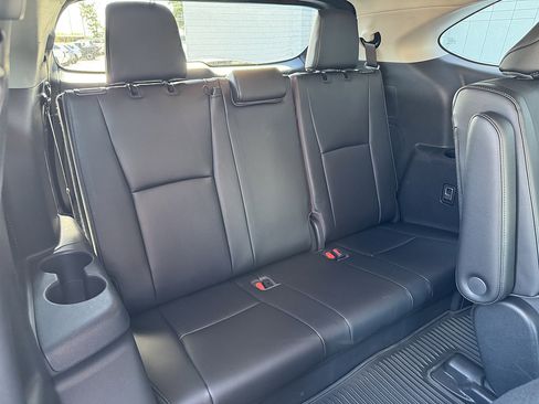Used 2023 Toyota Highlander Limited AWD/4WD image 12