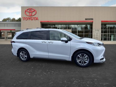 Certified 2024 Toyota Sienna Limited AWD/4WD image 1