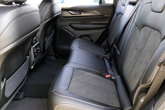 New 2025 Jeep Grand Cherokee Altitude RWD image 18