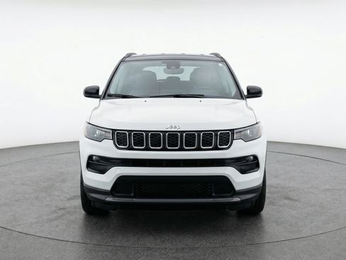 Used 2025 Jeep Compass Limited AWD/4WD image 2