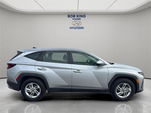 Used 2025 Hyundai Tucson SE FWD image 6