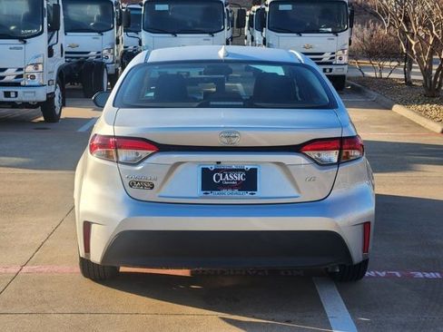 Used 2025 Toyota Corolla LE image 12