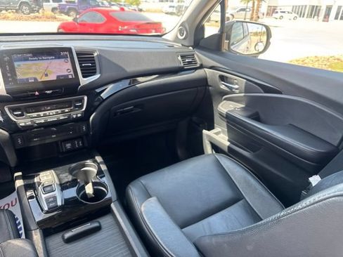 Used 2018 Honda Pilot Touring image 18