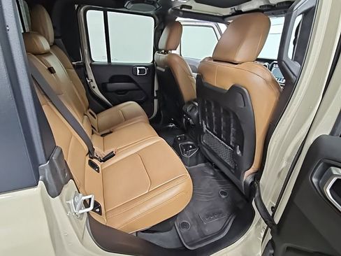 Used 2022 Jeep Gladiator Rubicon w/ Cold Weather Group image 33