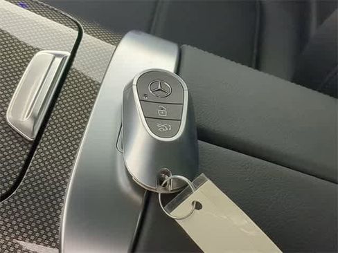 Used 2026 Mercedes-Benz GLC 300 4MATIC image 37