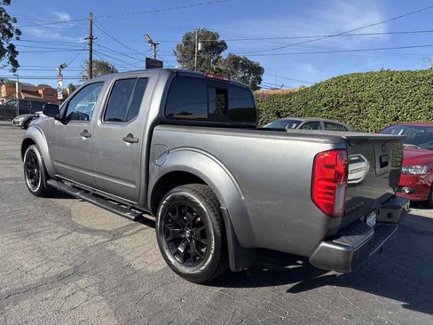 Used 2021 Nissan Frontier SV w/ Midnight Edition Floor Mats image 5