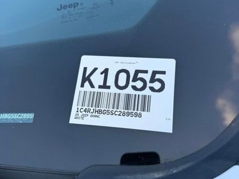 Used 2025 Jeep Grand Cherokee Limited w/ Trailer Tow Package AWD/4WD image 35
