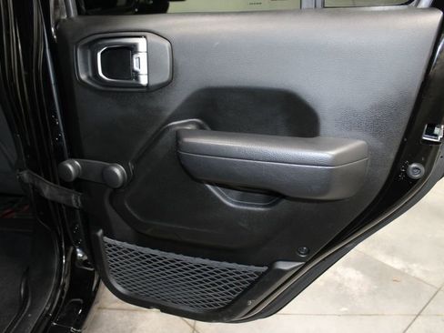 Used 2023 Jeep Gladiator Sport image 32