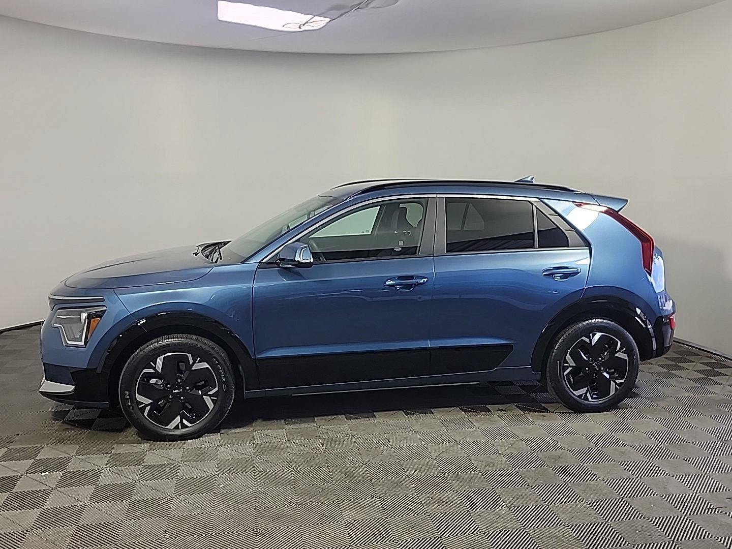 Certified 2025 Kia Niro Wind w/ Wind Preserve Package FWD image 12