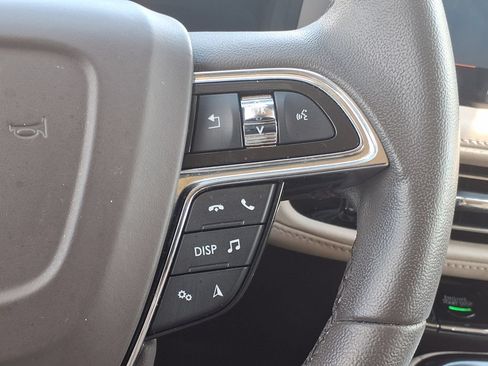 Used 2022 Lincoln Nautilus FWD w/ Premium Package image 29