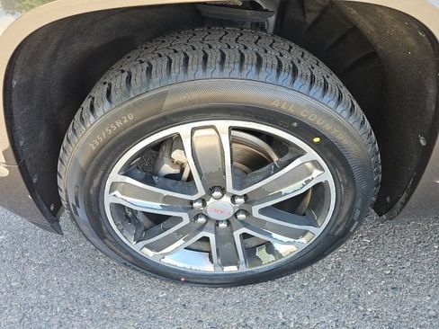 Used 2019 GMC Acadia Denali w/ Technology Package AWD/4WD image 22