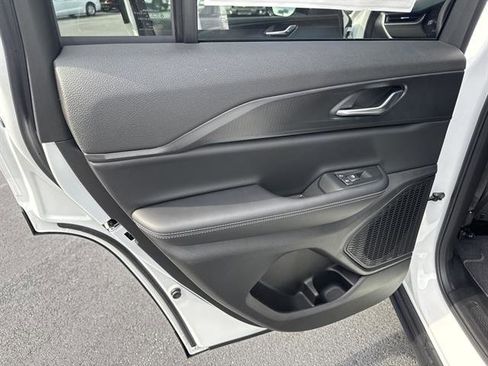 New 2025 Jeep Grand Cherokee Altitude image 11