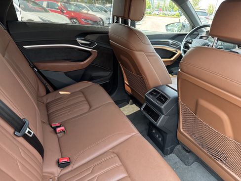Used 2019 Audi e-tron Prestige w/ Prestige Package AWD/4WD image 15