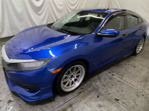 Used 2017 Honda Civic Touring image 4