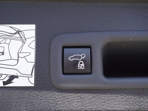 Certified 2023 Toyota Sienna XLE FWD image 10